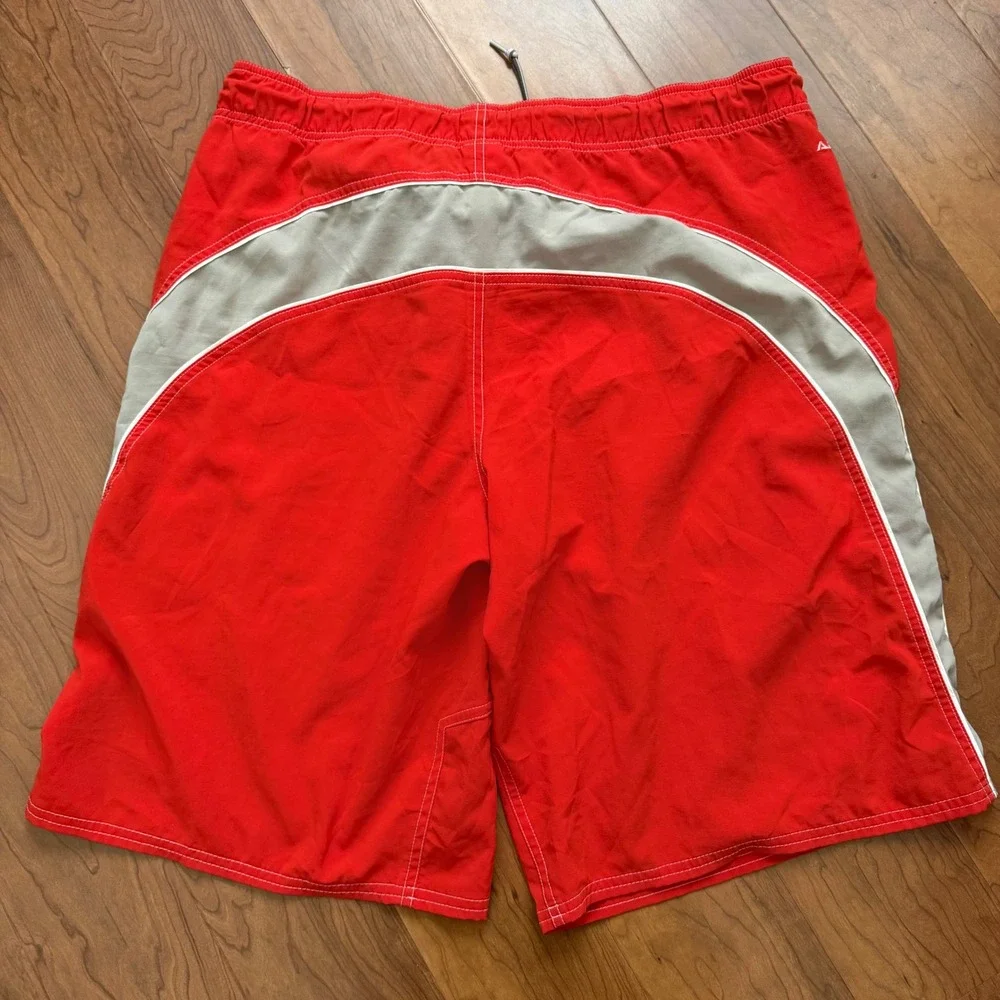 The North Face Apex Mens Red Board Shorts Swim Trunks Size Large Zipper Pocket